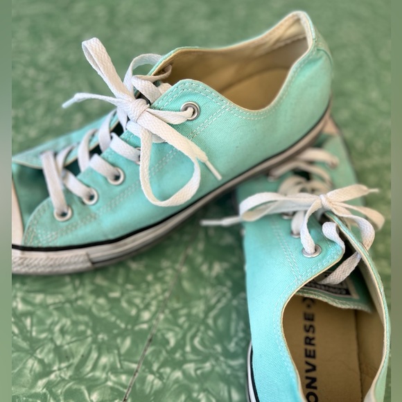 Light Blue classic Converse Lo shoes women’s size 10 - Picture 2 of 3